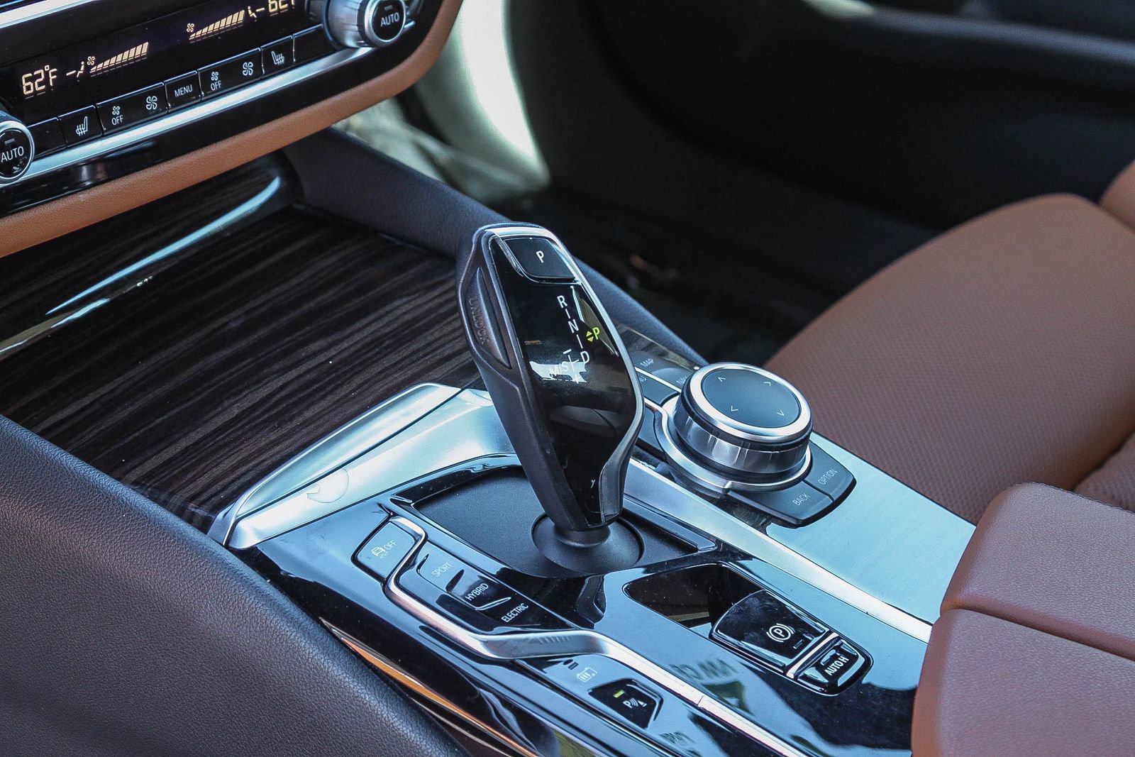 Used 2022 BMW 530e w/ Premium Package image 20