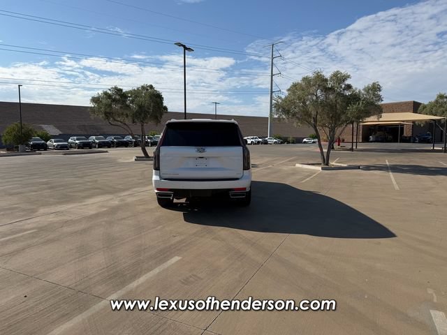 Used 2021 Cadillac Escalade ESV Premium Luxury w/ Driver Assist Tech Package AWD/4WD image 4