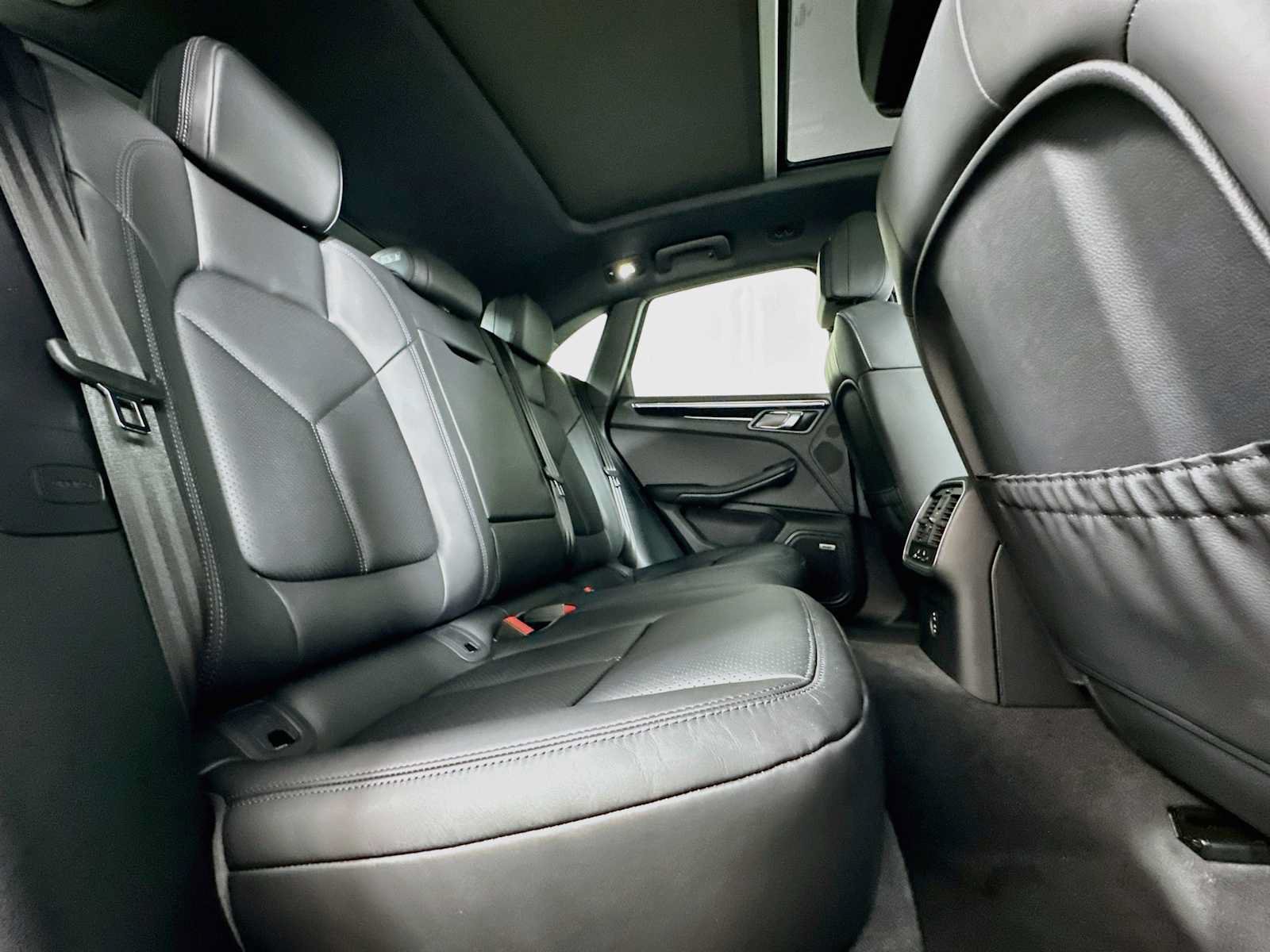 New 2026 Porsche Macan AWD/4WD image 28