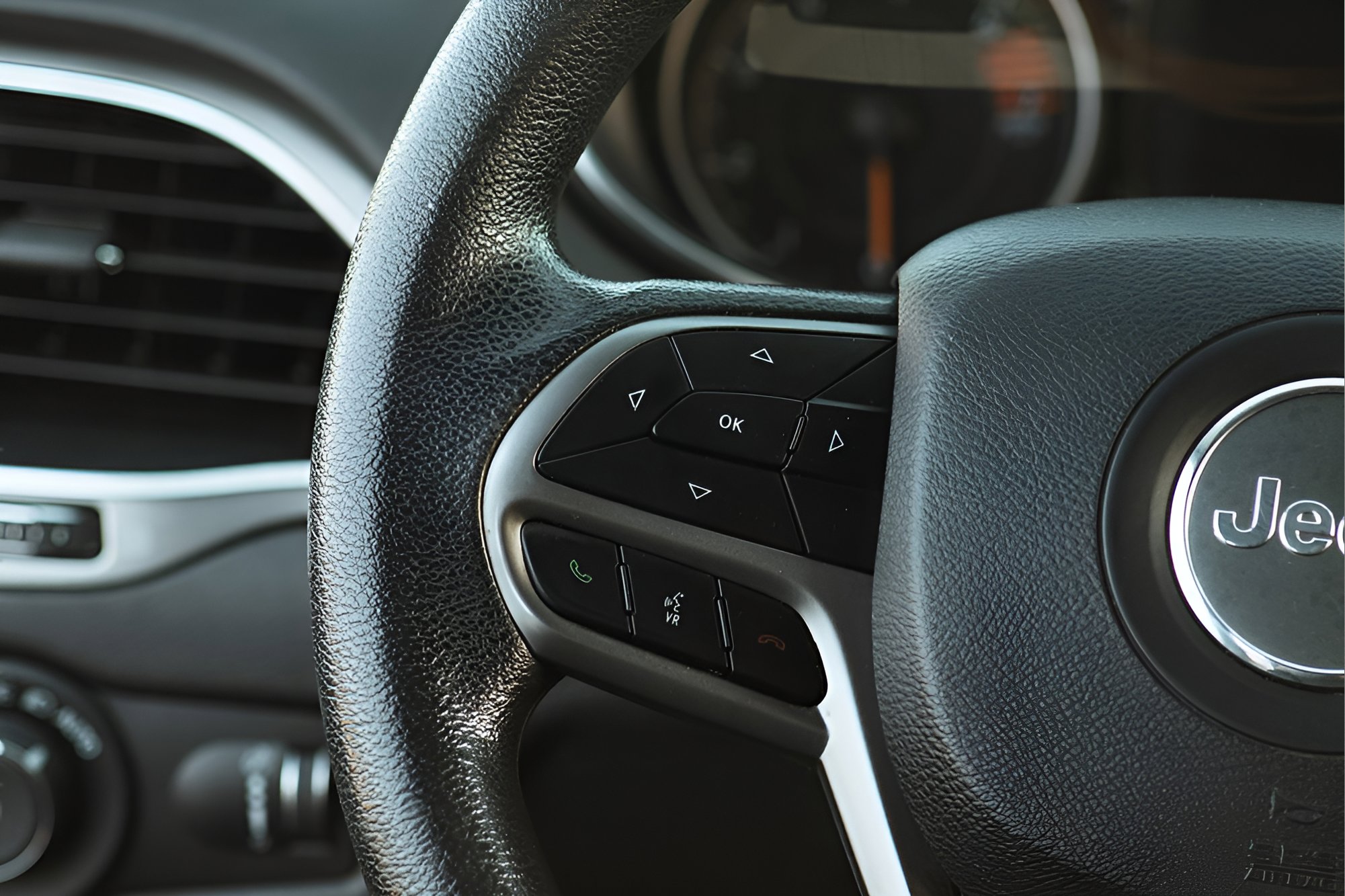 Used 2019 Jeep Cherokee Latitude w/ Popular Appearance Group FWD image 12