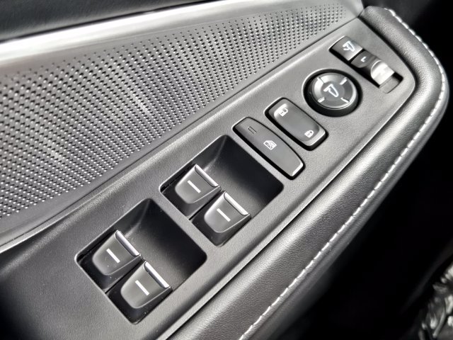 Certified 2025 Acura MDX w/ Technology Package FWD image 27