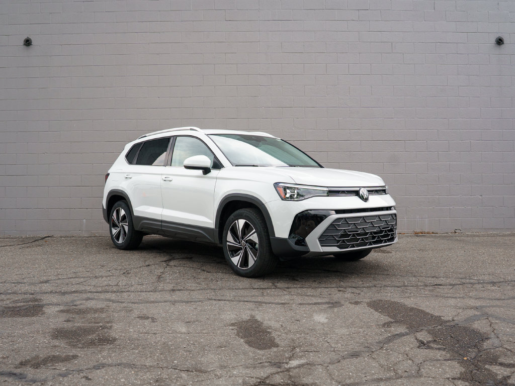 Certified 2025 Volkswagen Taos SE AWD/4WD image 9