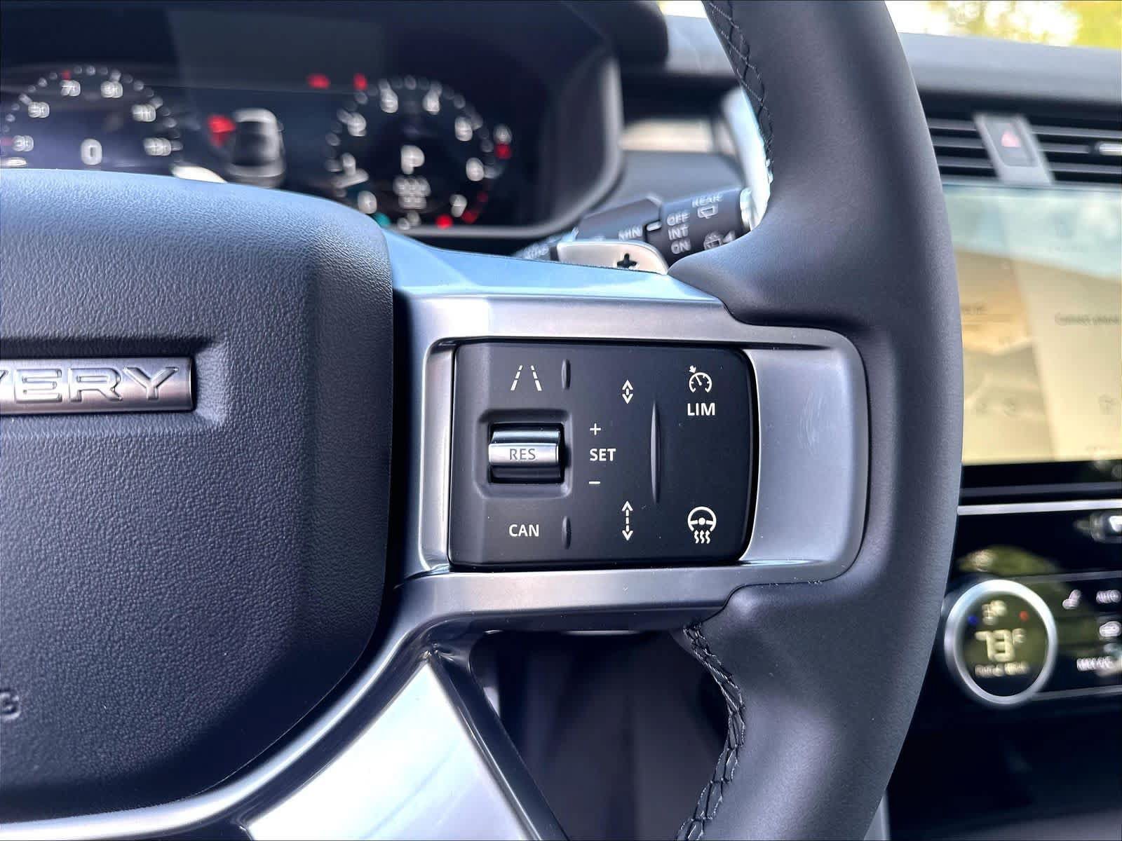 New 2026 Land Rover Discovery Dynamic SE AWD/4WD image 18