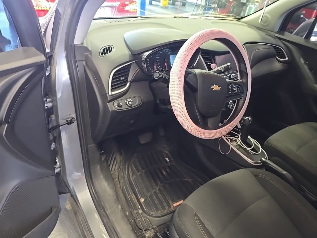 Used 2020 Chevrolet Trax LS w/ LPO, Protection Package FWD image 5