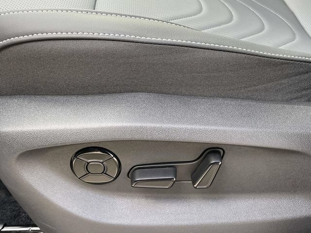 New 2026 Volkswagen Tiguan SE R-Line FWD image 18