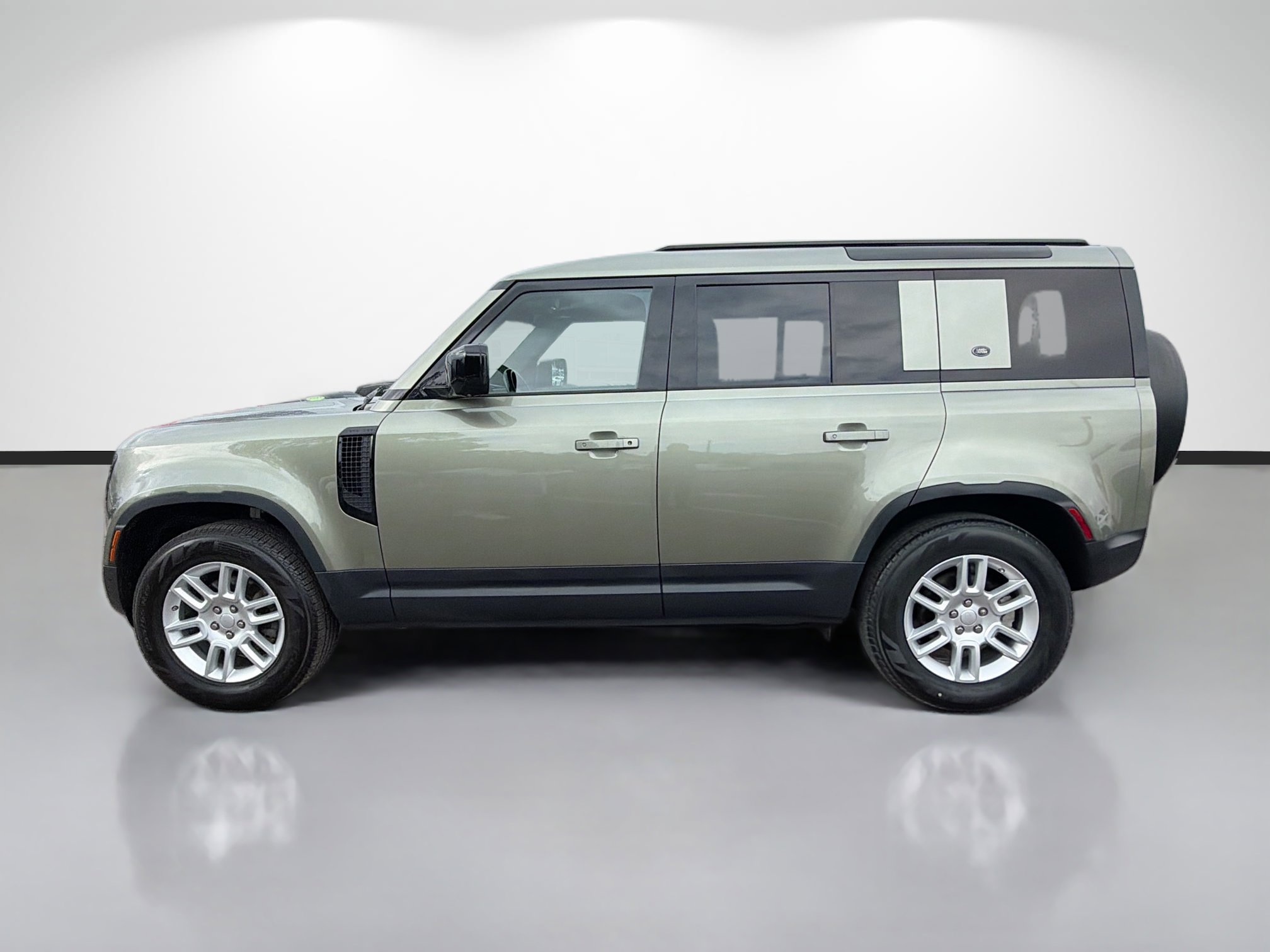 Used 2021 Land Rover Defender 110 S image 2