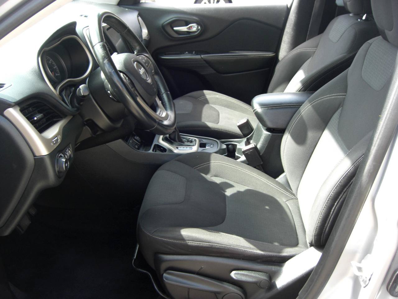 Used 2015 Jeep Cherokee Latitude FWD image 20