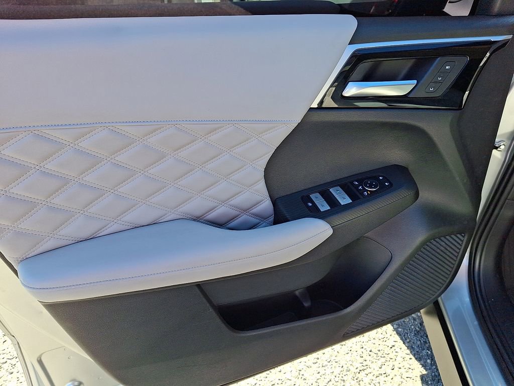 Used 2023 Mitsubishi Outlander SEL AWD/4WD image 13