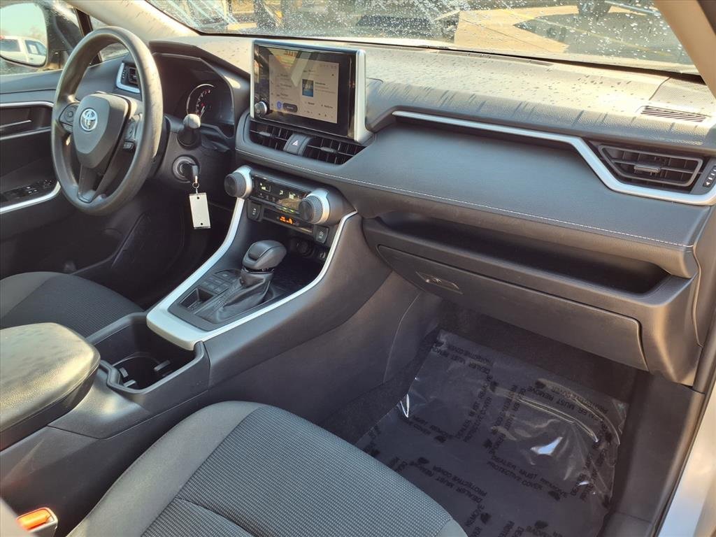 Used 2024 Toyota RAV4 LE image 28