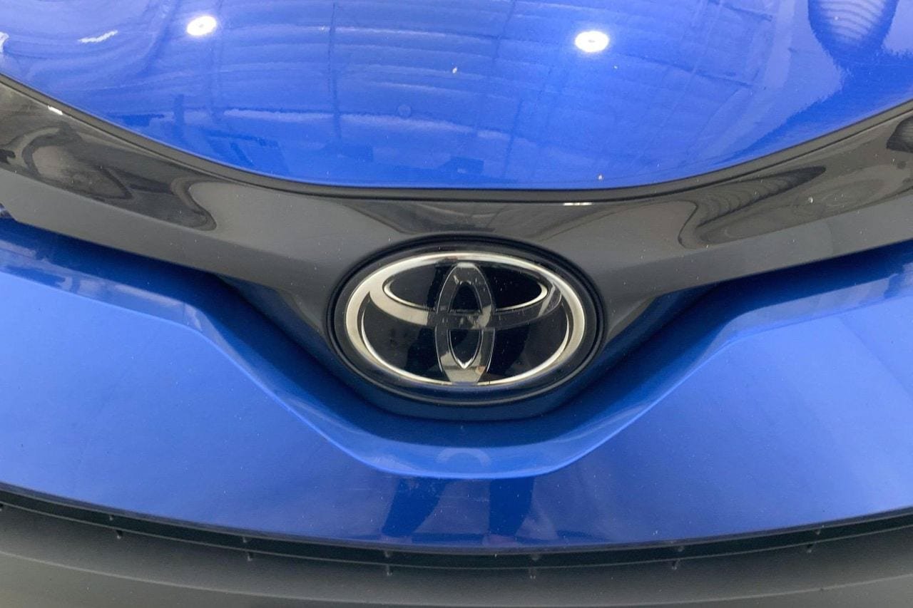 Used 2022 Toyota C-HR XLE FWD image 27