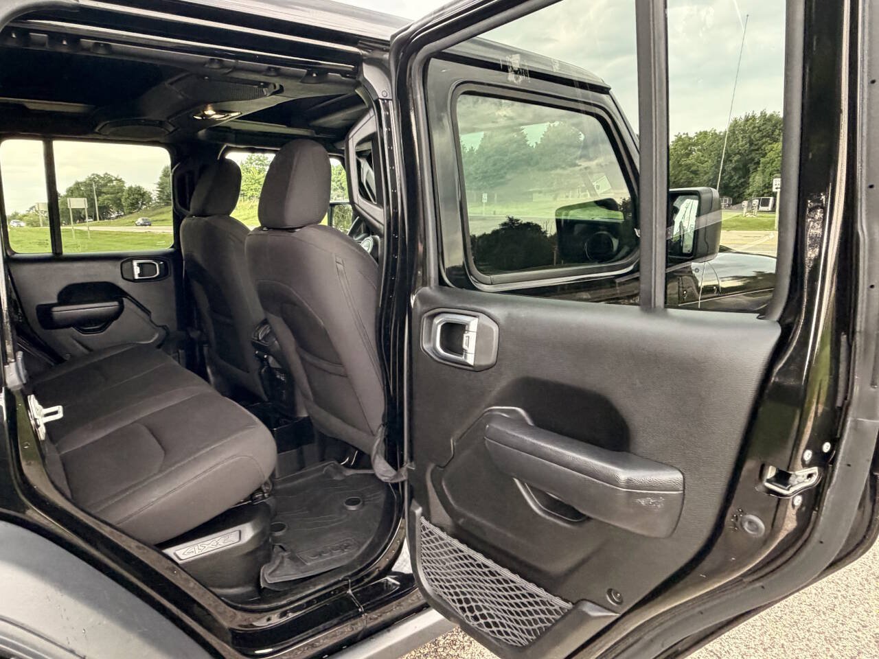 Used 2023 Jeep Wrangler Unlimited w/ Sun & Screen Package AWD/4WD image 30