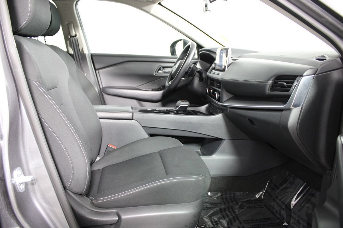 Used 2024 Nissan Rogue S FWD image 17