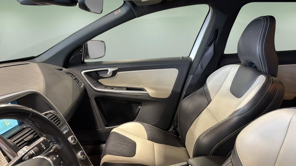 Used 2016 Volvo XC60 T6 AWD/4WD image 13