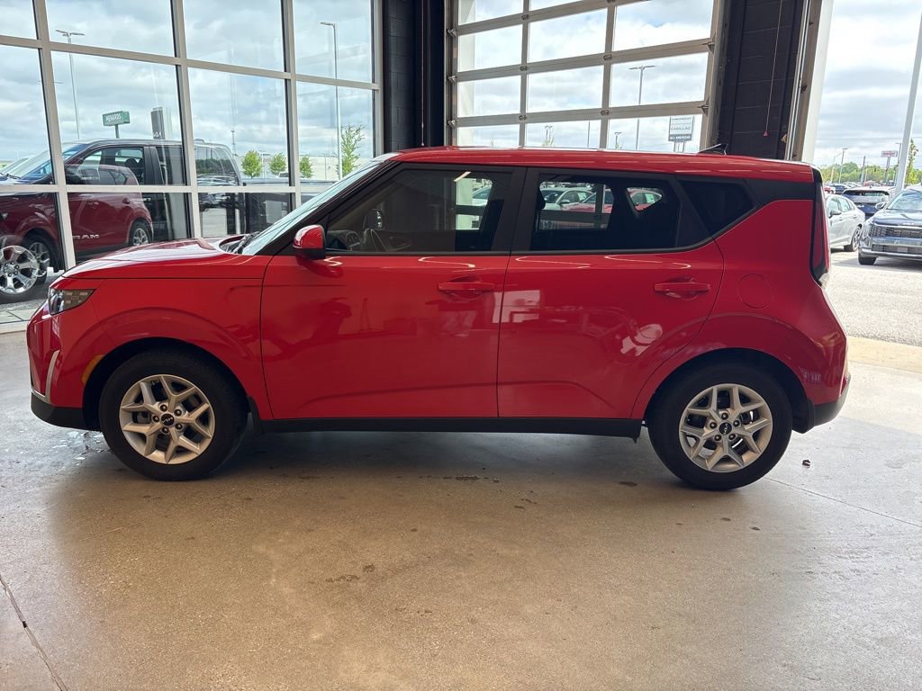 Certified 2024 Kia Soul LX w/ Option Group 015 FWD image 7
