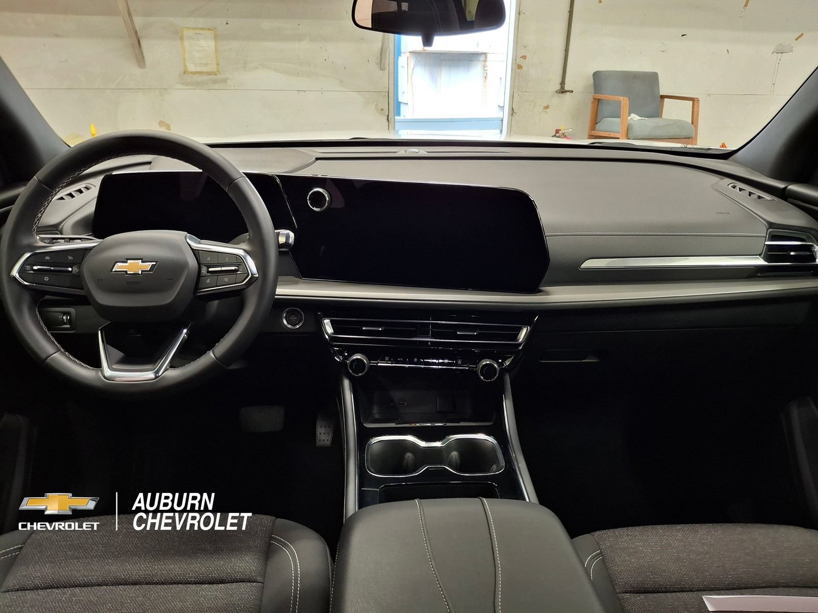 Used 2025 Chevrolet Traverse LT w/ Driver Confidence Package FWD image 9