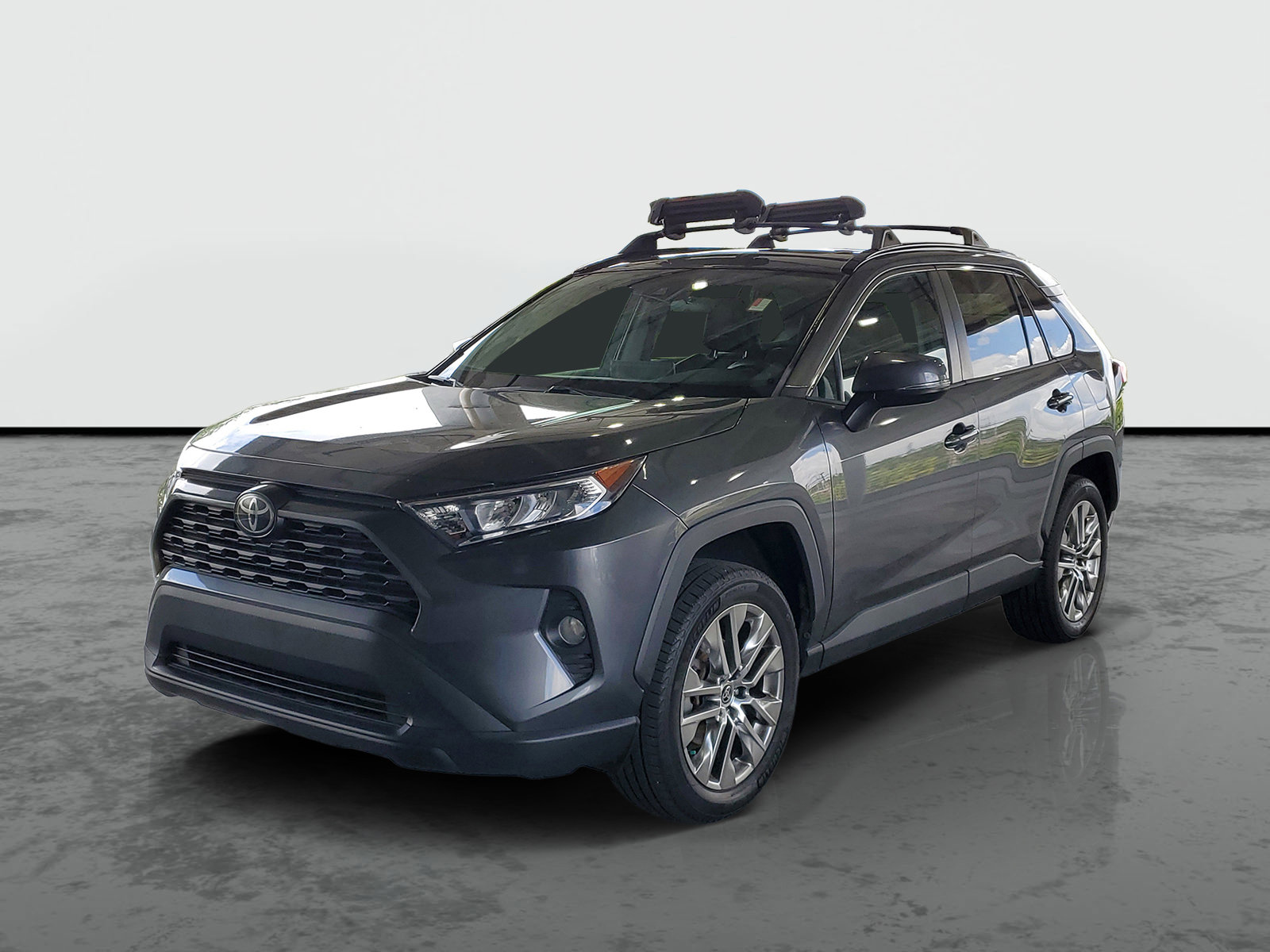 Used 2021 Toyota RAV4 XLE Premium FWD image 4