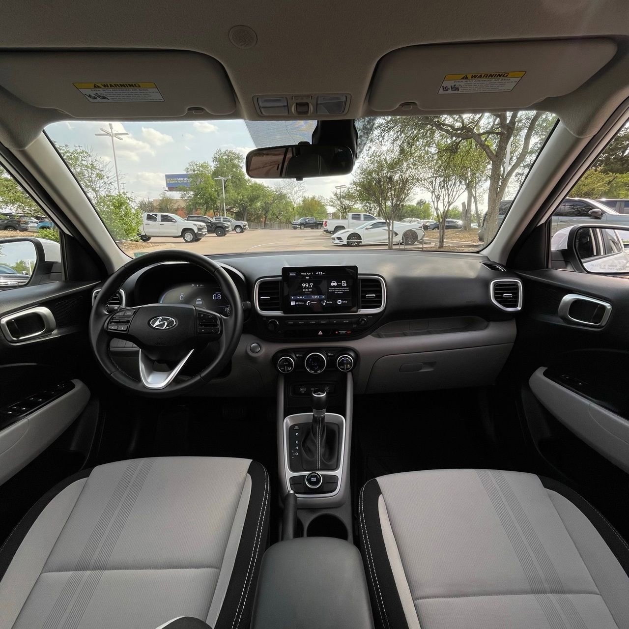 Used 2025 Hyundai Venue SEL FWD image 10