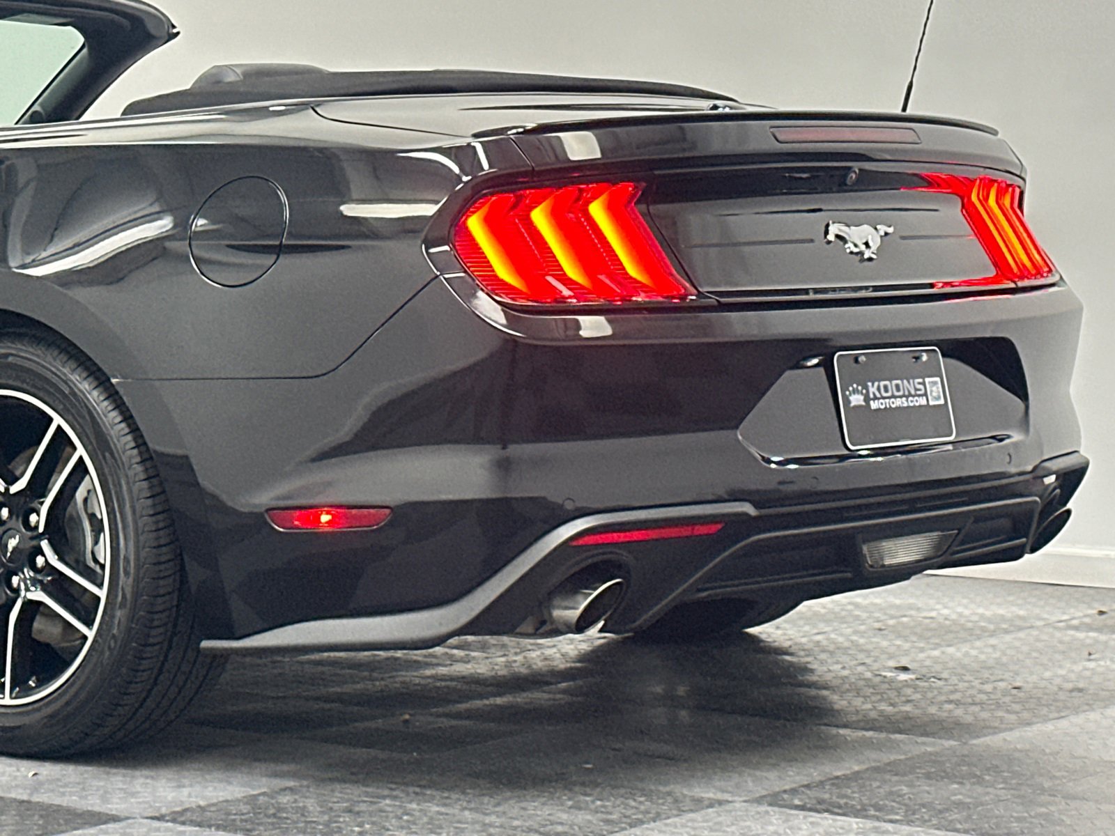 Used 2021 Ford Mustang Premium image 9