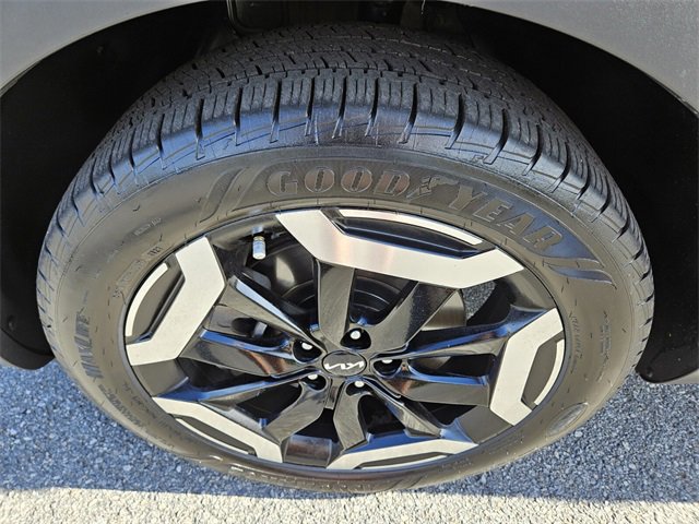 Used 2023 Kia Telluride EX w/ EX Captain's Chair Package image 19