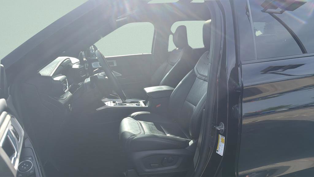 Used 2023 Ford Explorer Platinum w/ Technology Package AWD/4WD image 38