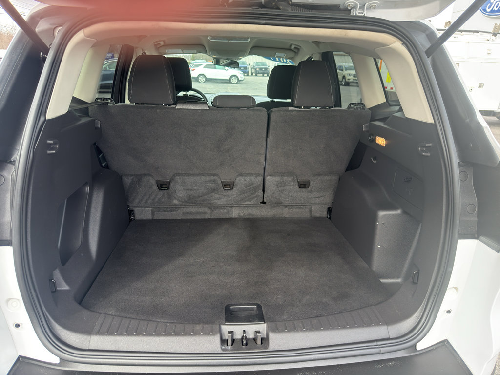 Used 2017 Ford Escape SE w/ Equipment Group 201A image 8