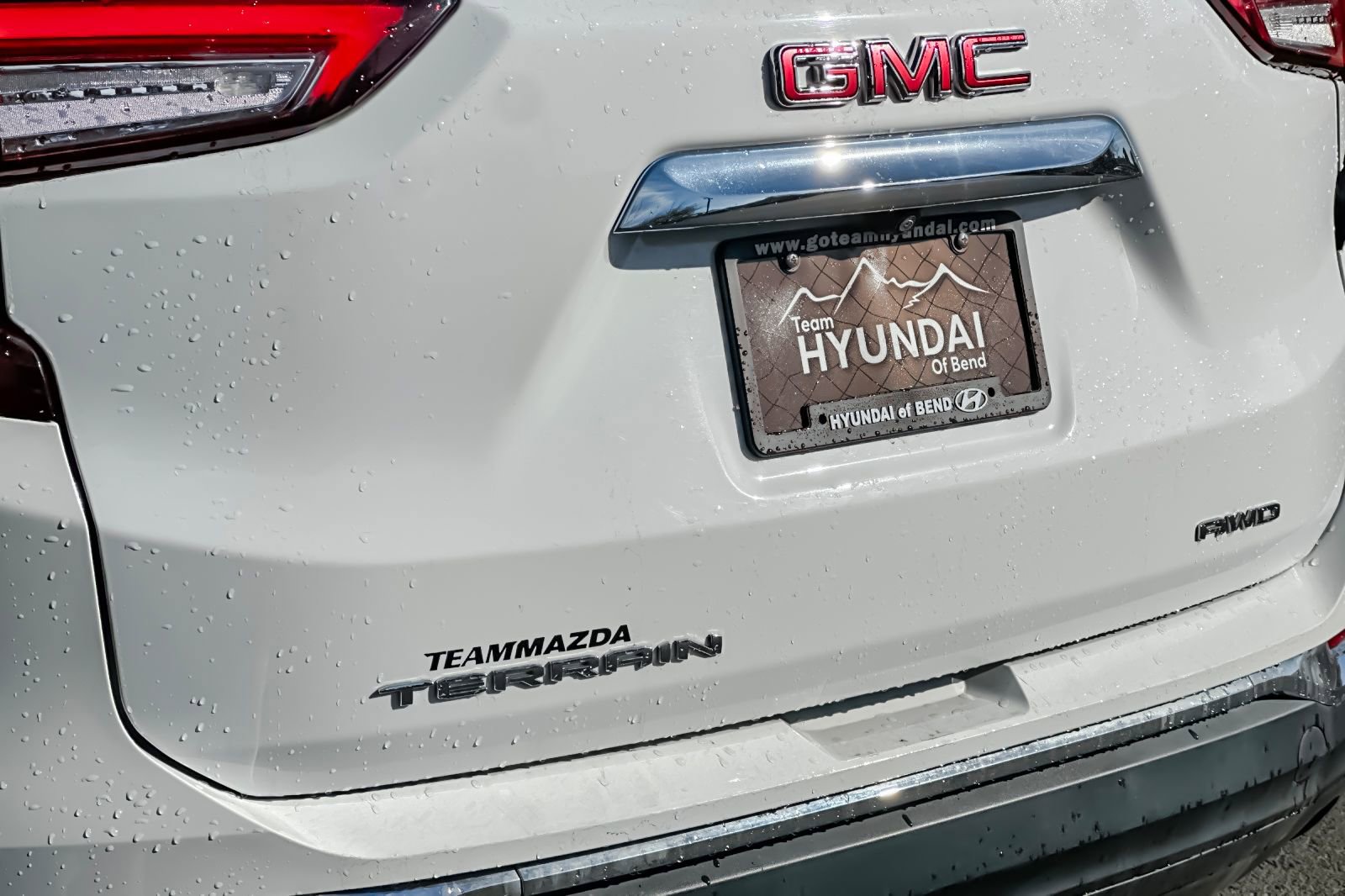 Used 2024 GMC Terrain SLT image 38