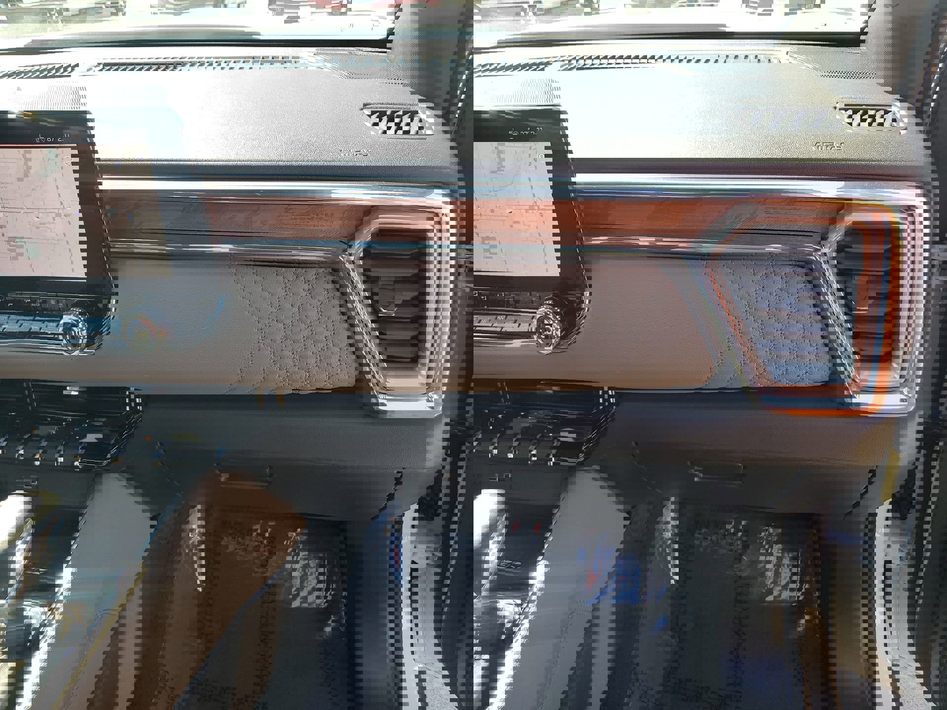 Used 2025 GMC Canyon Denali image 36