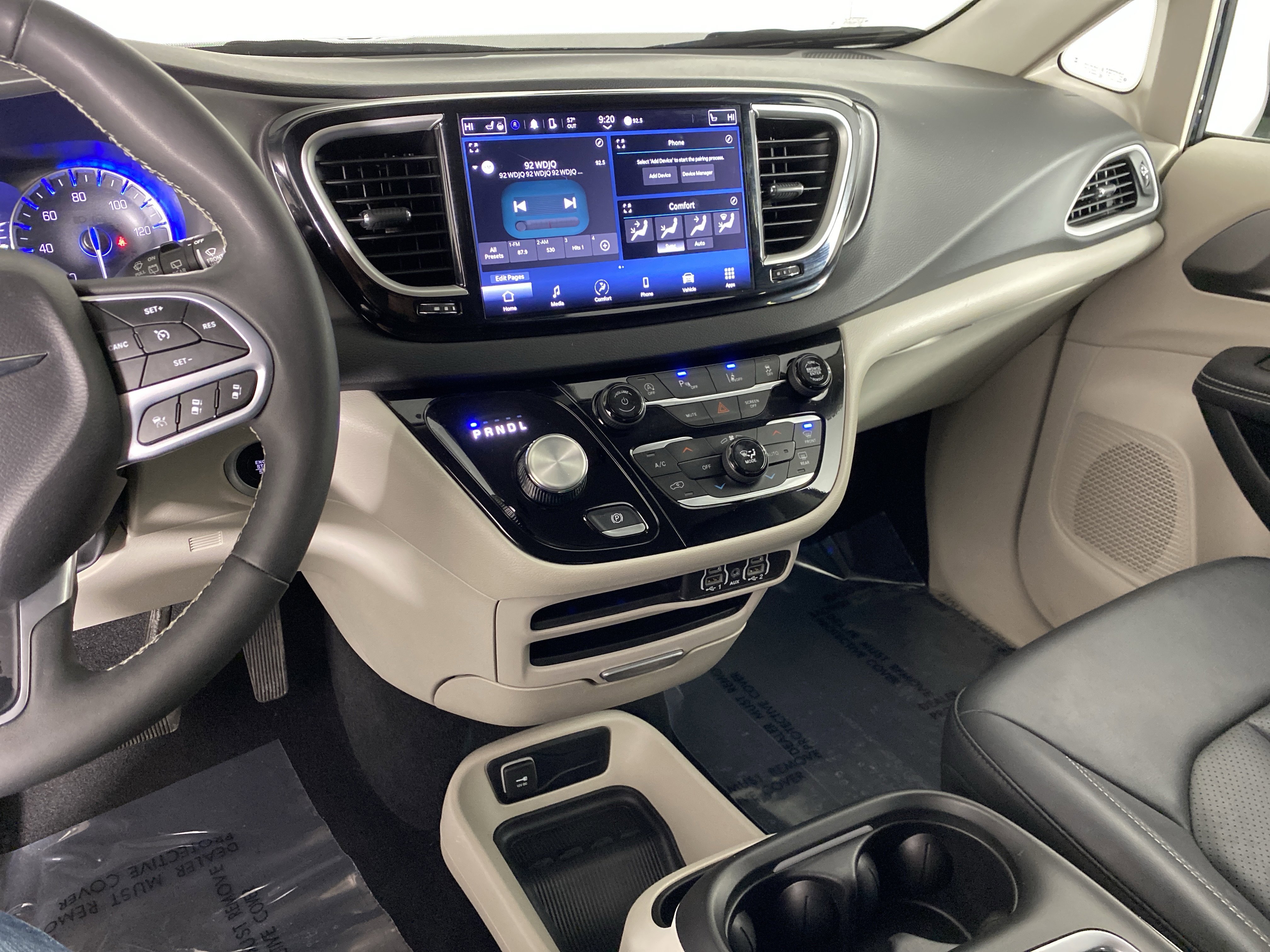 Used 2024 Chrysler Pacifica Touring-L image 27