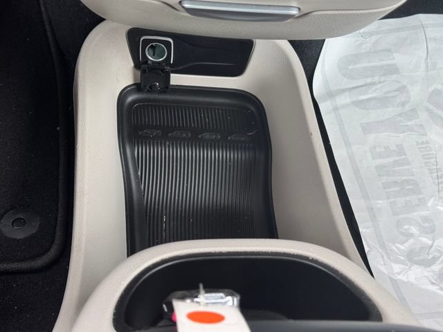 Certified 2024 Chrysler Pacifica Touring-L FWD image 36