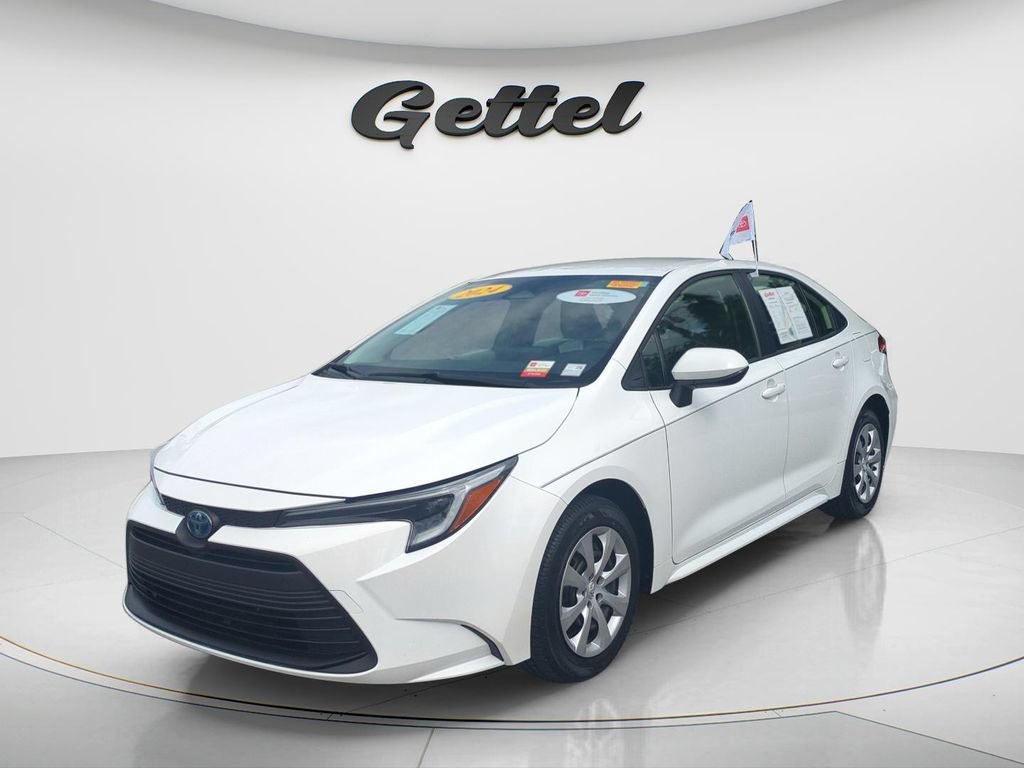 Used 2024 Toyota Corolla LE FWD image 1