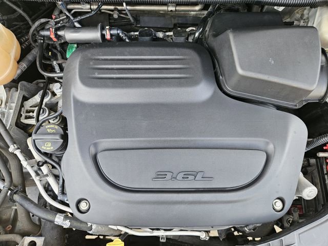 Used 2020 Chrysler Pacifica Limited image 32