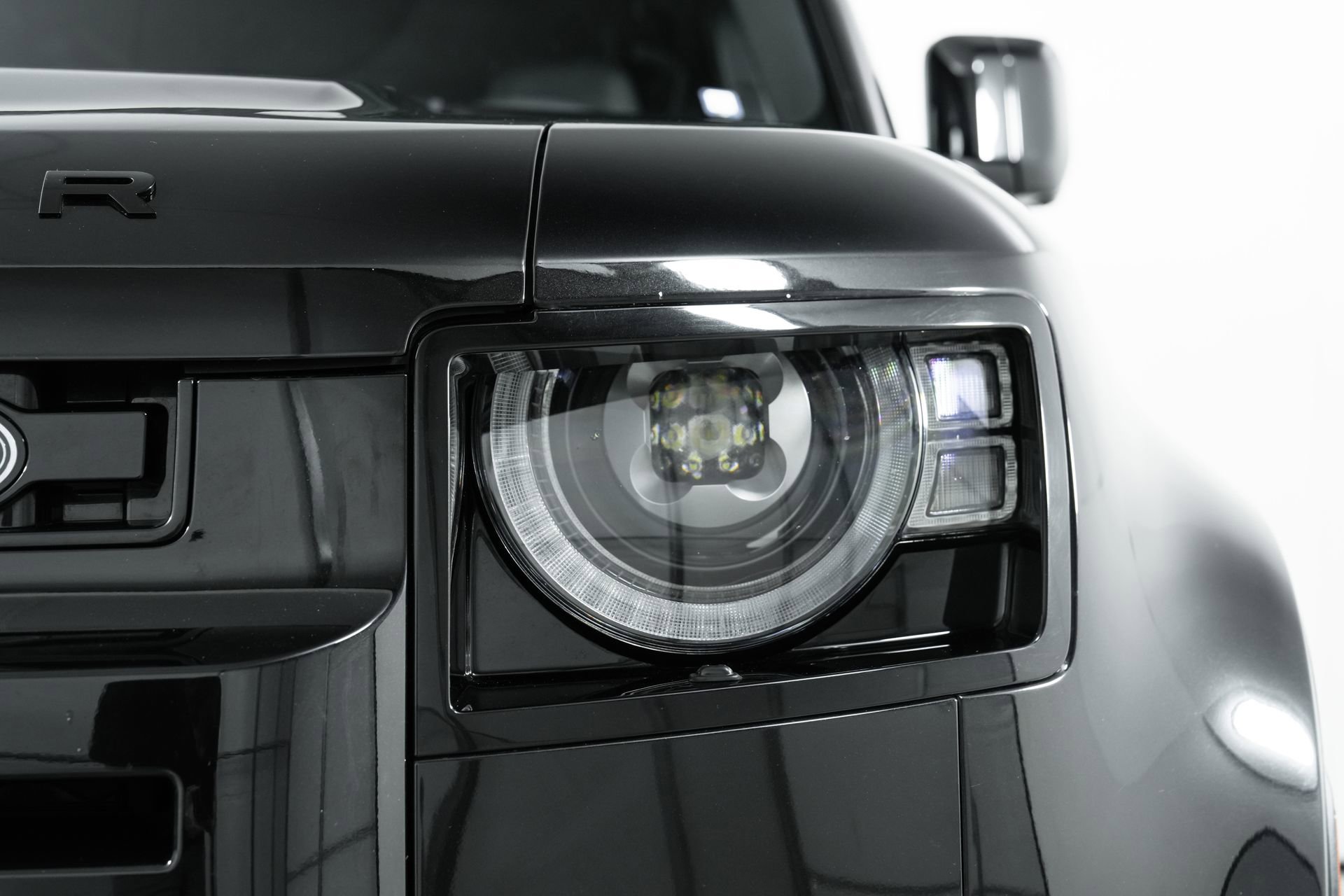 Used 2025 Land Rover Defender 110 S image 47