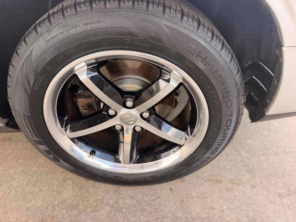 Used 2010 Dodge Challenger SE RWD image 10