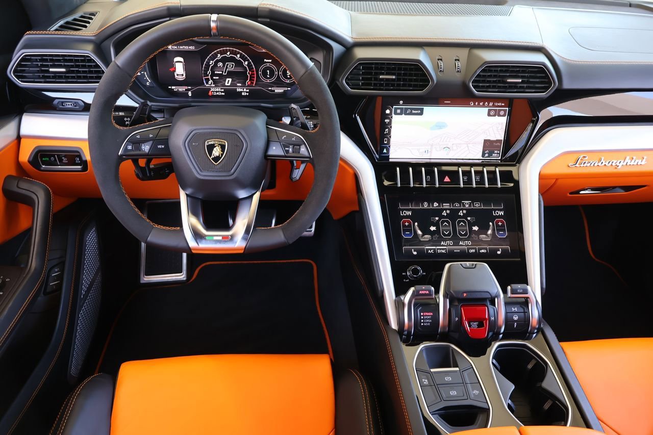 Used 2022 Lamborghini Urus AWD/4WD image 15