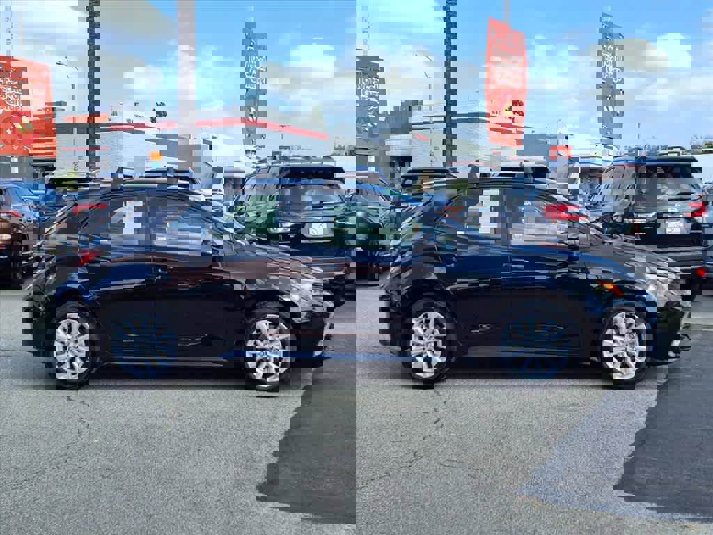 Used 2025 Toyota Corolla SE w/ SE Package image 3