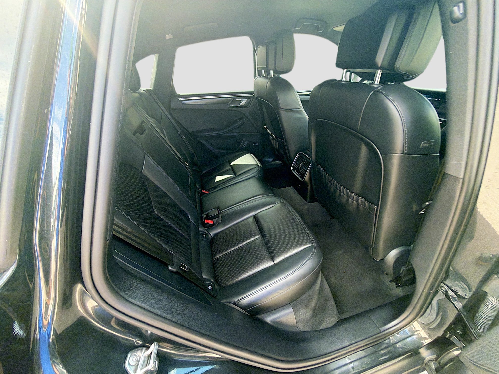 Used 2023 Porsche Macan image 26