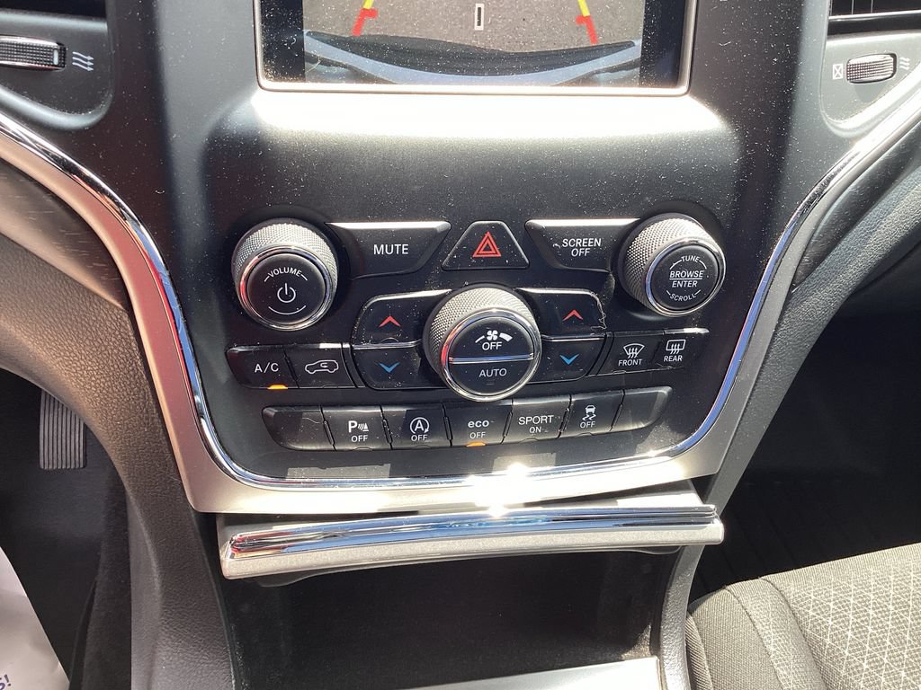 Used 2018 Jeep Grand Cherokee Laredo AWD/4WD image 32