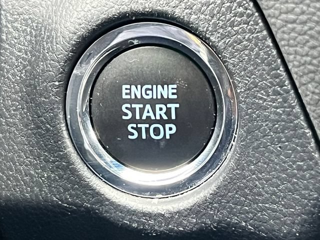 Used 2022 Toyota RAV4 Limited AWD/4WD image 36
