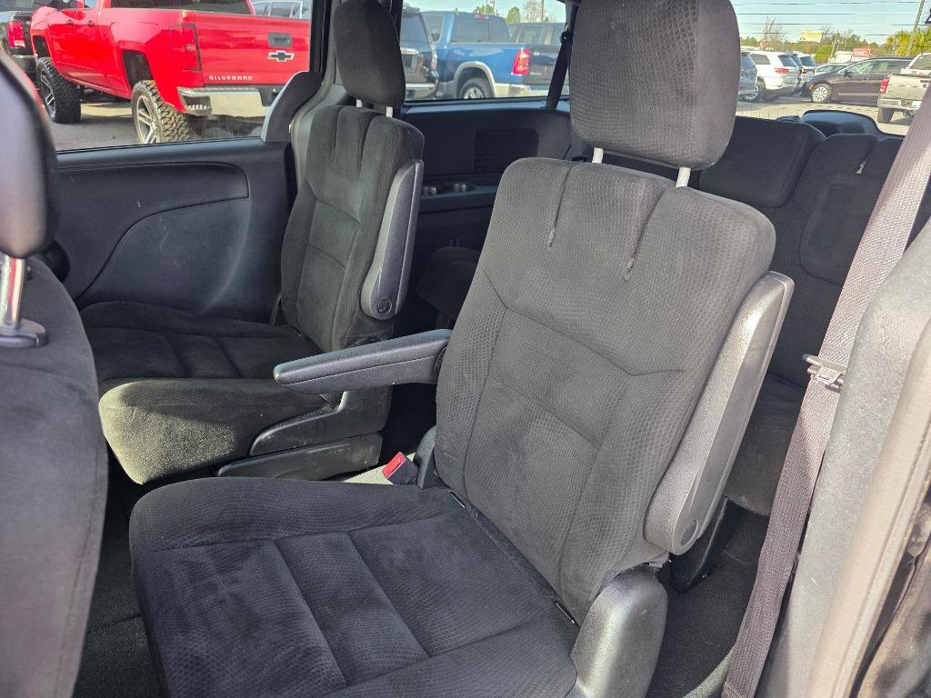 Used 2015 Dodge Grand Caravan SE image 8