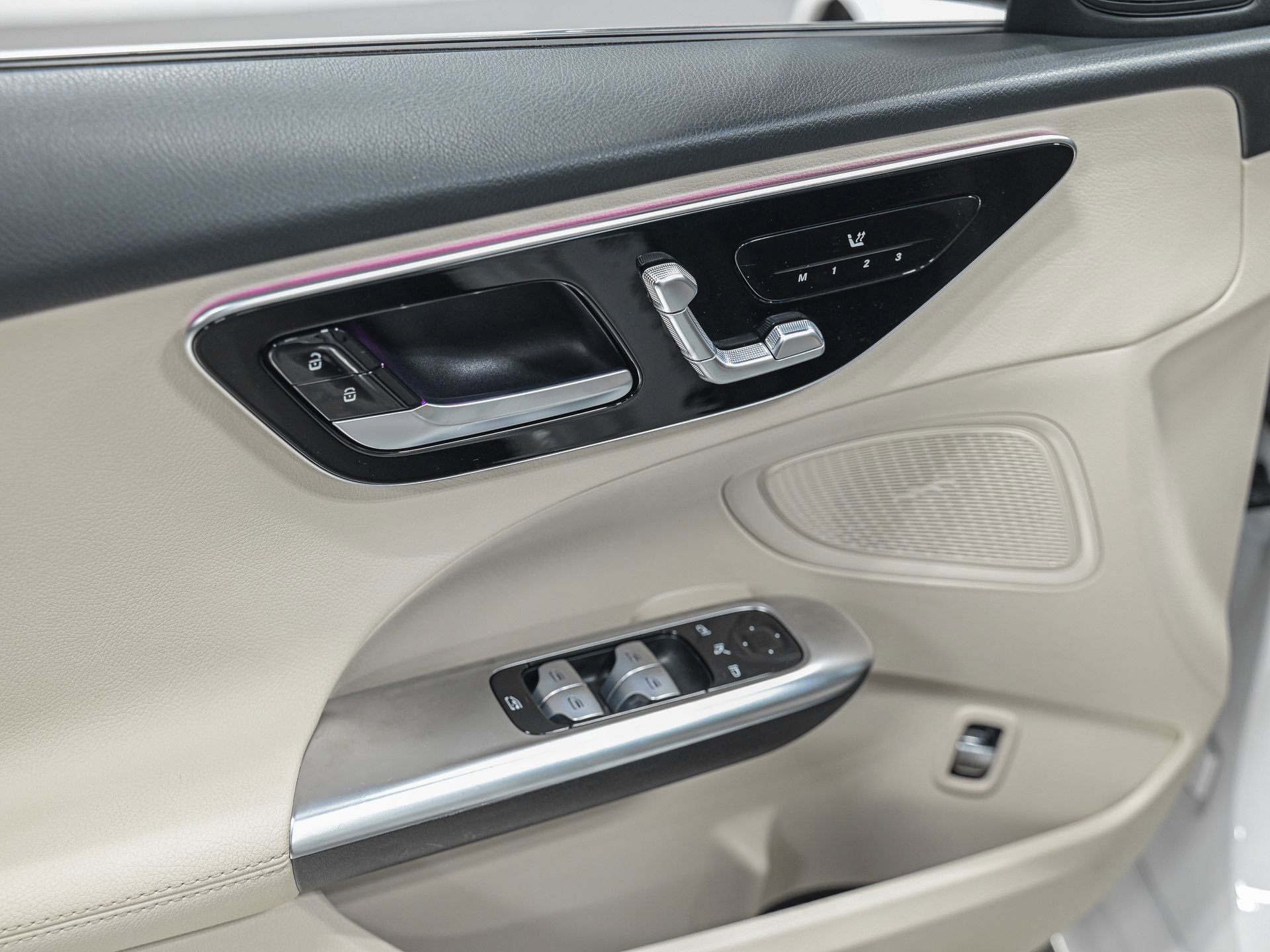 Used 2025 Mercedes-Benz C 300 4MATIC Sedan image 13