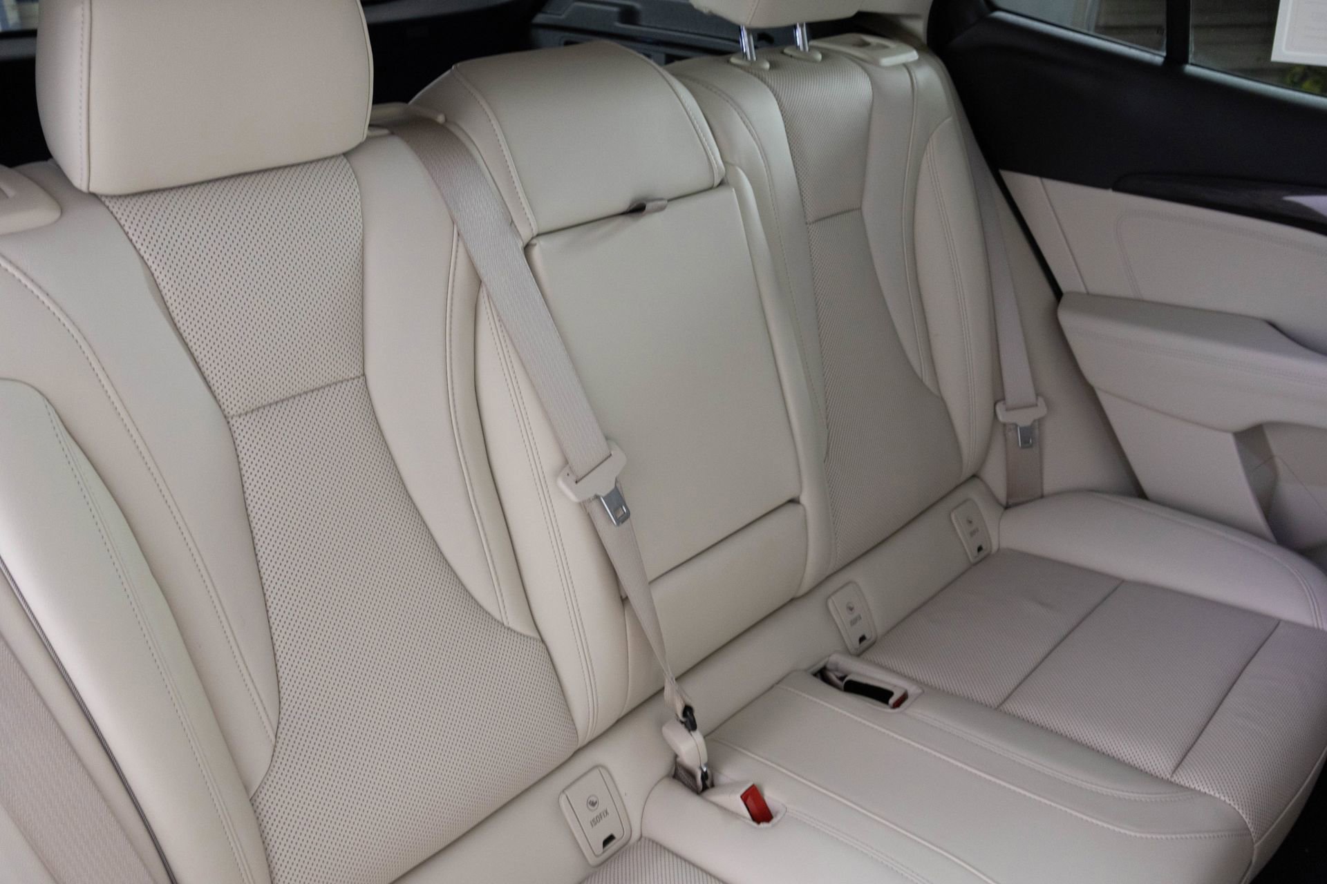 Used 2022 Buick Envision Essence w/ Safety Package image 37