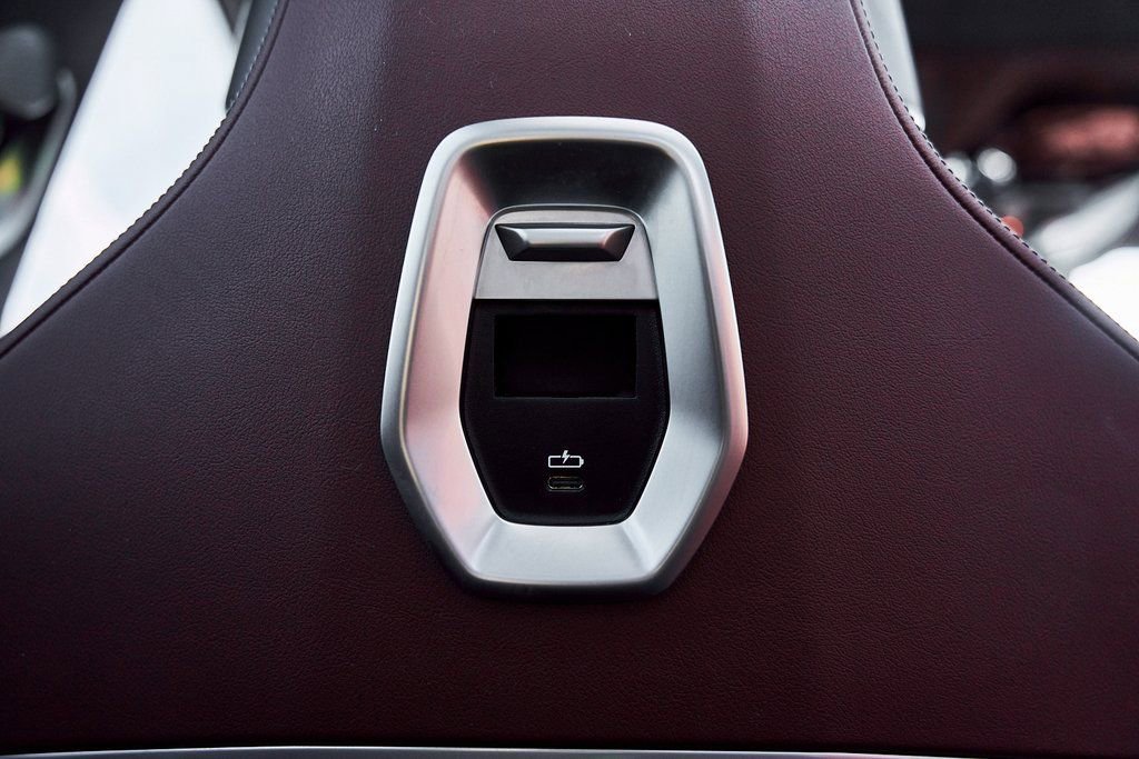 Used 2025 BMW 760i xDrive w/ Premium Package image 54