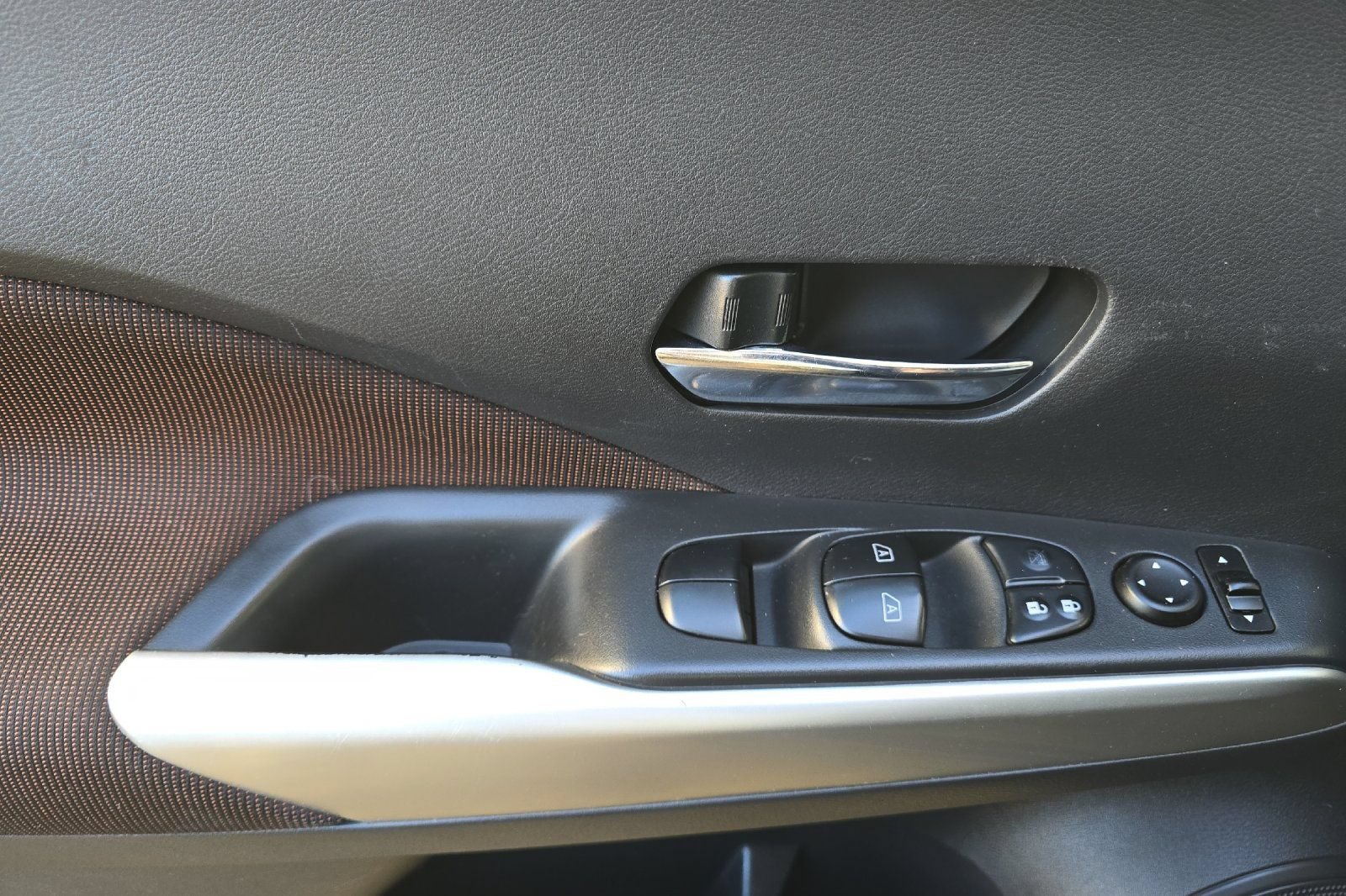 Used 2018 Nissan Kicks SR FWD image 8
