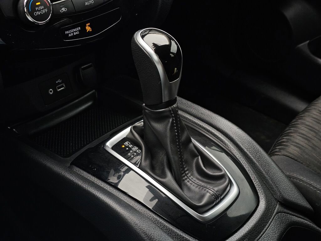 Used 2019 Nissan Rogue SV image 25