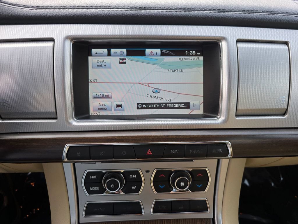 Used 2012 Jaguar XF RWD image 22