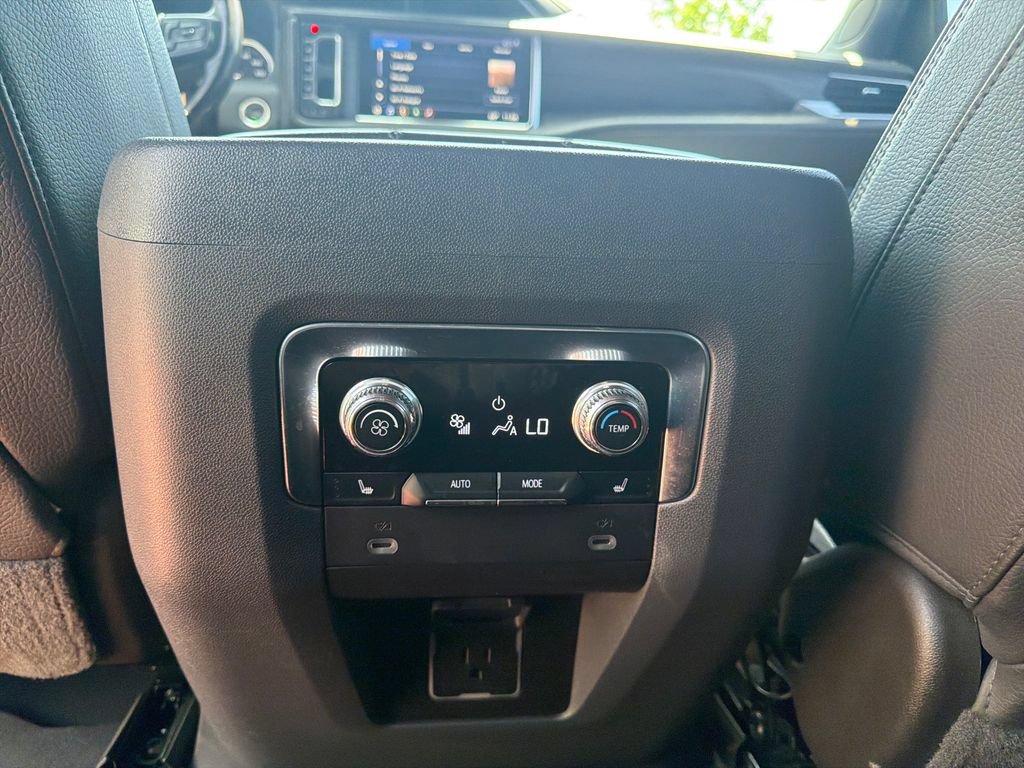 Used 2021 GMC Yukon Denali w/ Advanced Technology Package AWD/4WD image 25