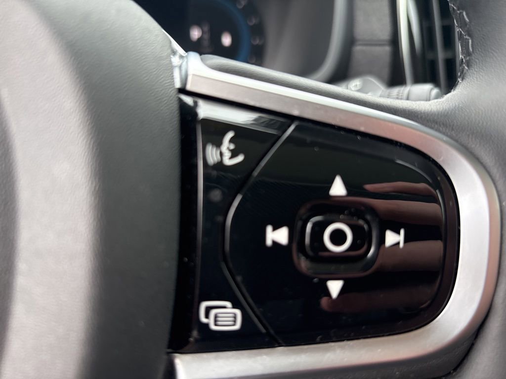 Certified 2025 Volvo XC90 B5 Plus AWD/4WD image 25