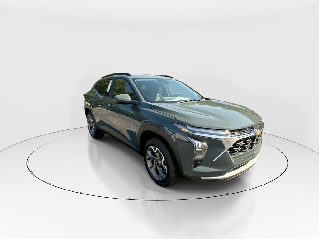 New 2026 Chevrolet Trax LT w/ LT Convenience Package FWD image 2