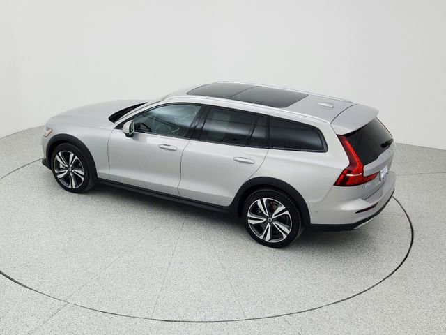 Certified 2025 Volvo V60 B5 Cross Country Plus image 16