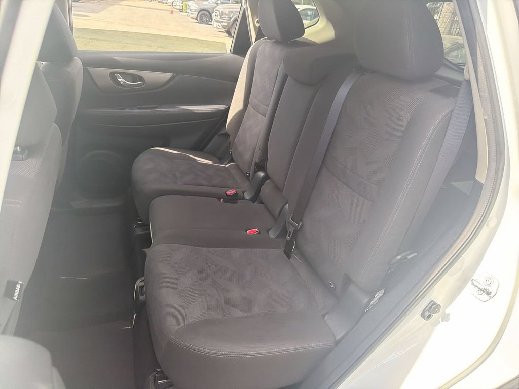 Used 2016 Nissan Rogue SV FWD image 23